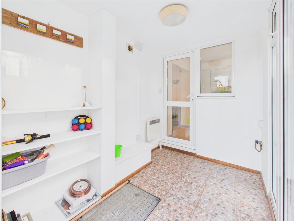 Property photo 3 of 24 Entrance Porch