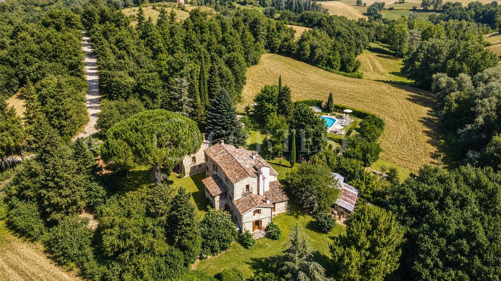Property photo 1 of 60 Exclusive Farmhouse With Pool And Annexe On The Umbrian Hills