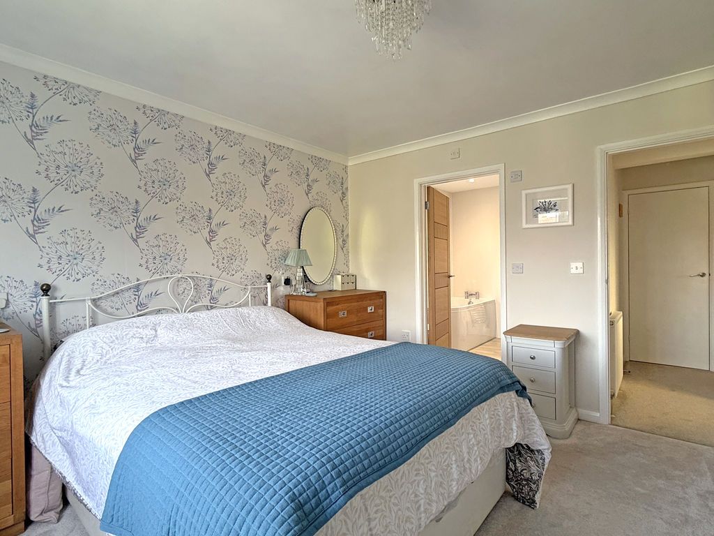 Property photo 3 of 19 Photo 16