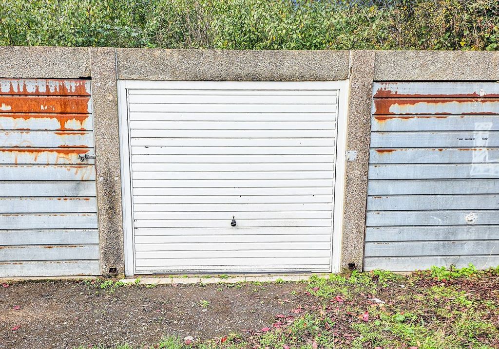 Property photo 1 of 2