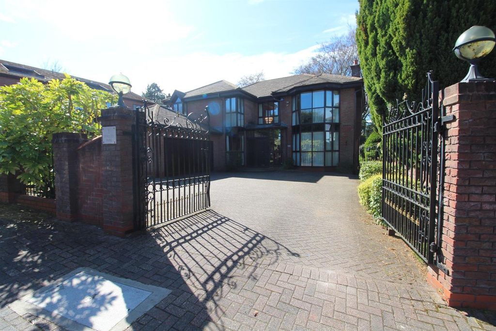 Property photo 1 of 31 Front External