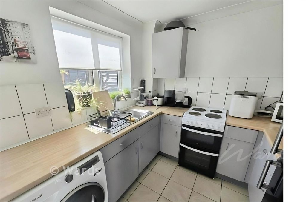 Property photo 2 of 5 Tatsfield Kitchen