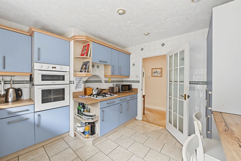 Property photo 2 of 5