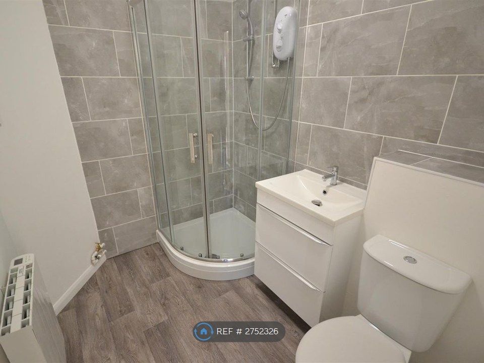 Property photo 3 of 8 Bathroom