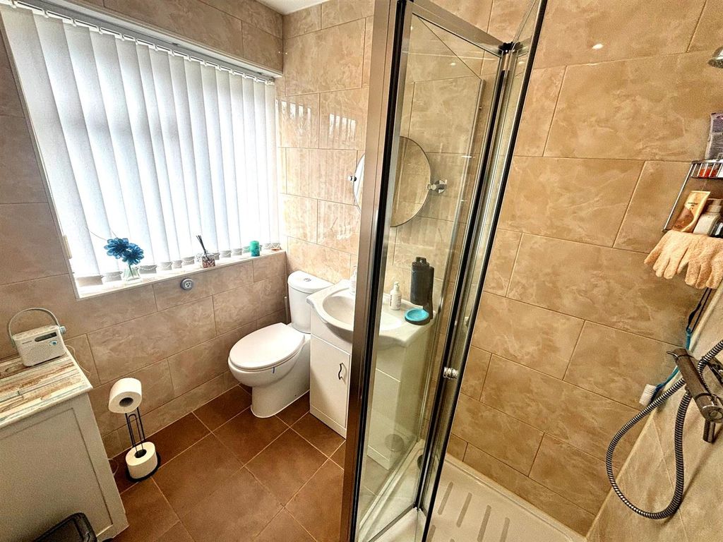 Property photo 2 of 9 Bathroom.Jpeg