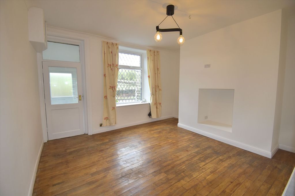 Property photo 2 of 16 Sitting Room