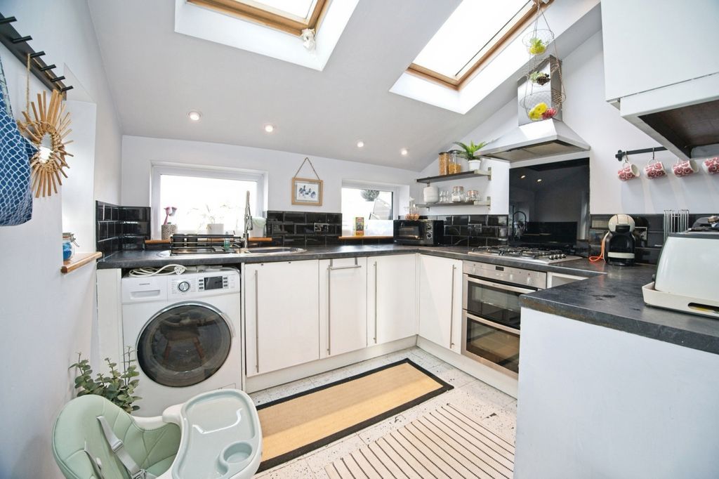 Property photo 3 of 19 Pbox-Img.Jpg