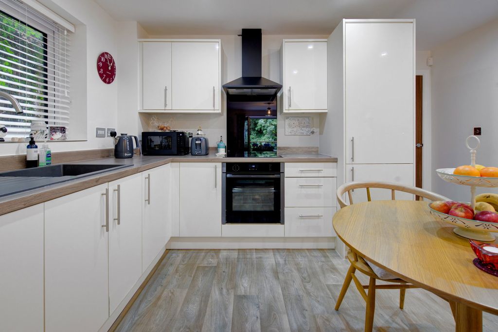 Property photo 3 of 30