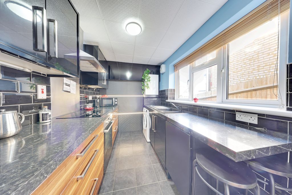 Property photo 3 of 21