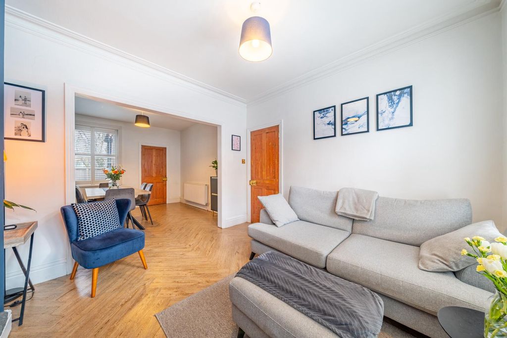 Property photo 3 of 21 Living Room