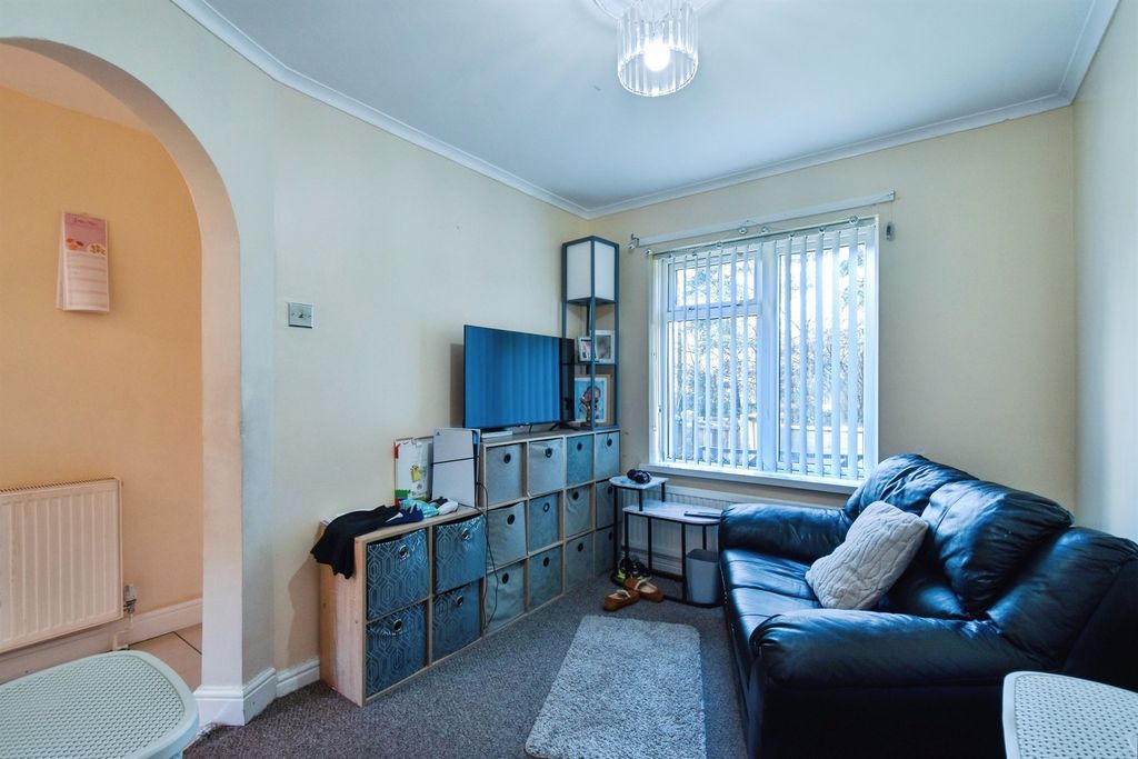 Property photo 3 of 12