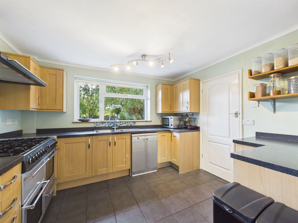 Property photo 2 of 18 Kitchen
