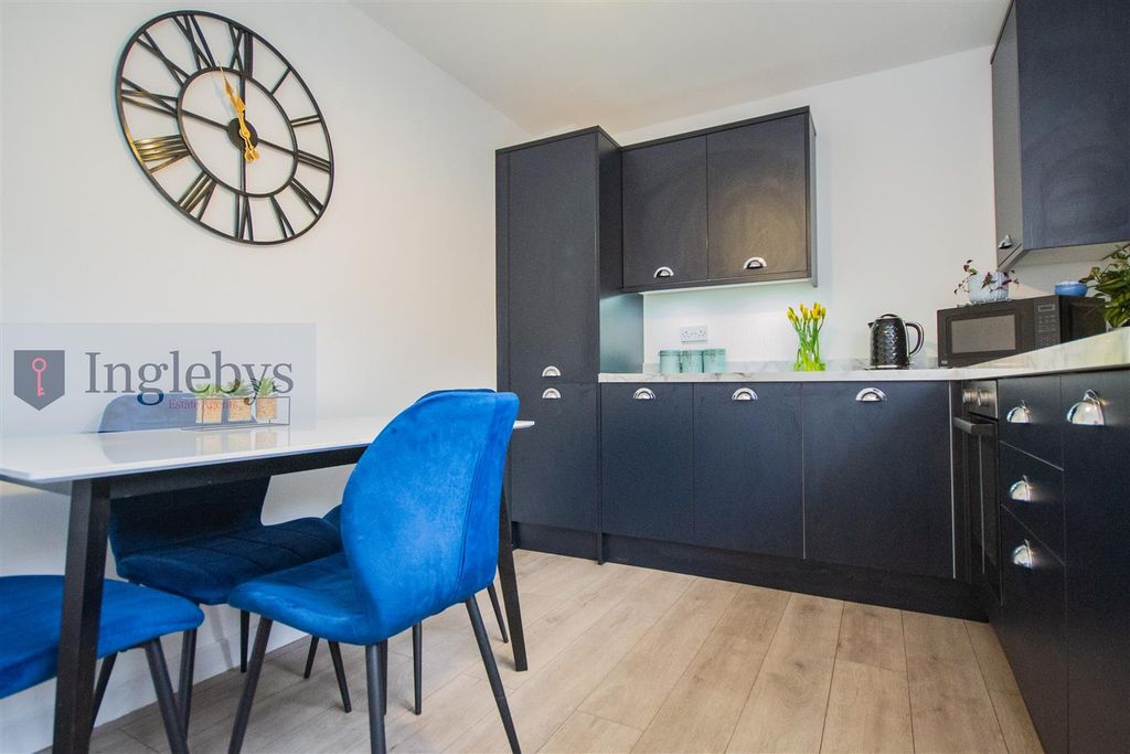 Property photo 3 of 25