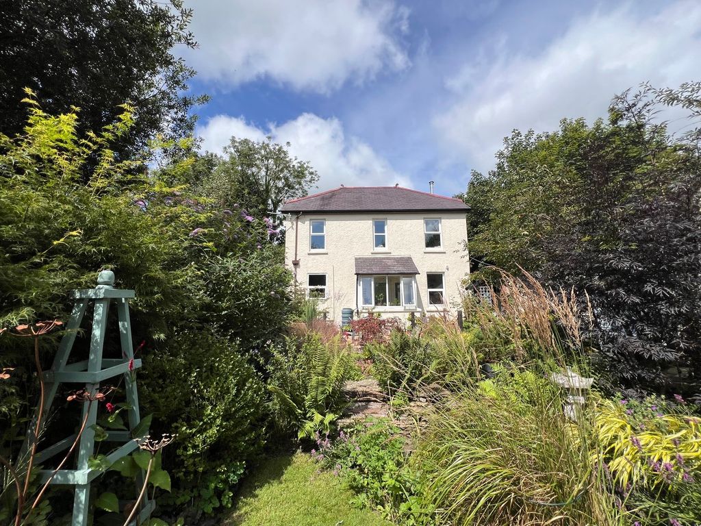 Property photo 1 of 81