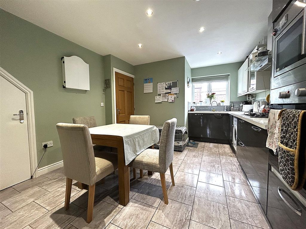 Property photo 2 of 16 Kitchen Diner