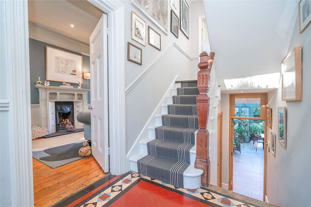 Property photo 2 of 28 Entrance Hall A