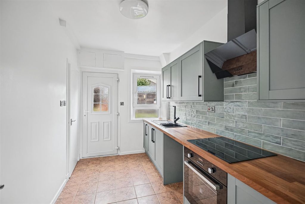 Property photo 2 of 14 Milton Park Square-10.Jpg