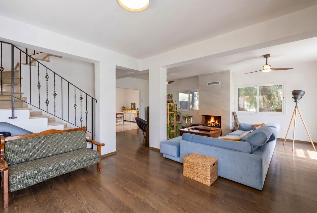 Property photo 1 of 27