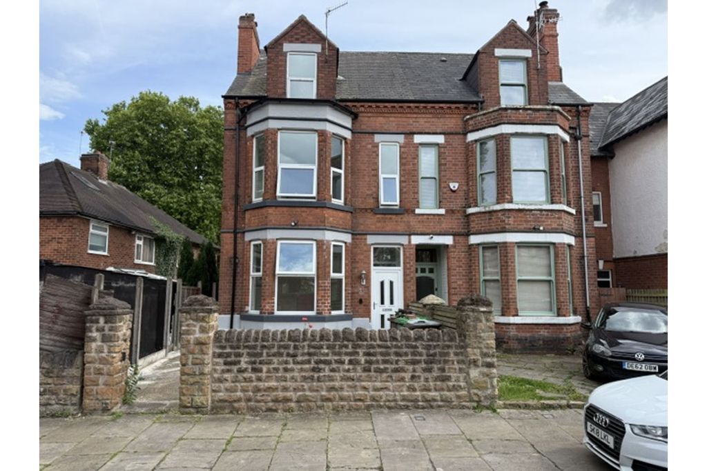 Property photo 1 of 28