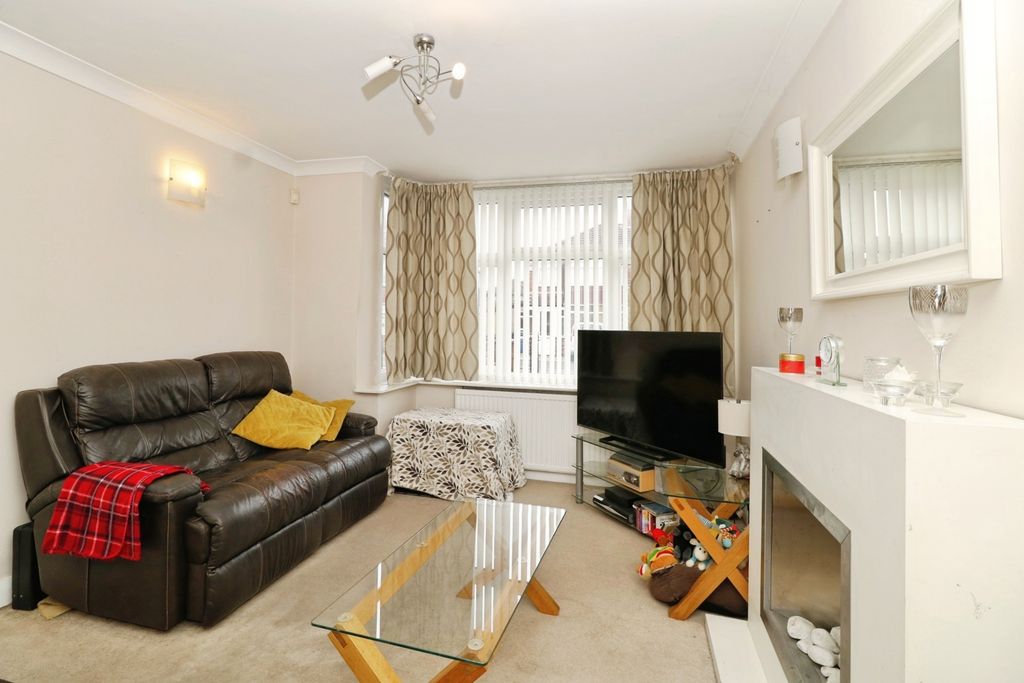 Property photo 3 of 17 Photo