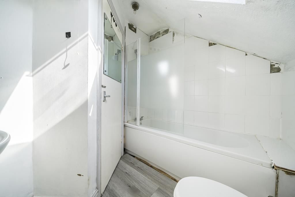 Property photo 3 of 20 Bathroom