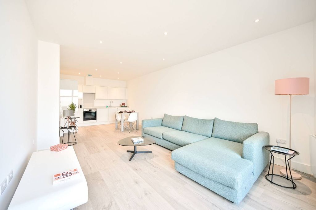 Property photo 1 of 8