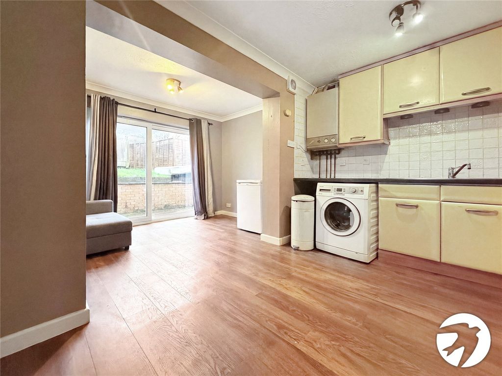 Property photo 3 of 12 Kitchen