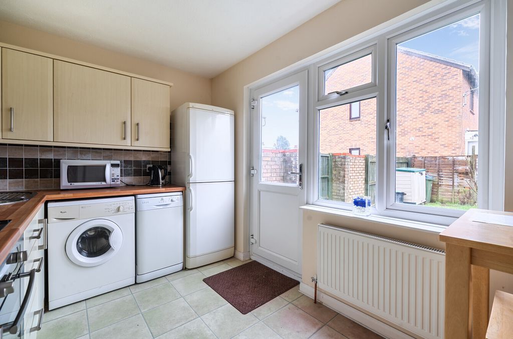 Property photo 2 of 10 1407366-9-698221F...