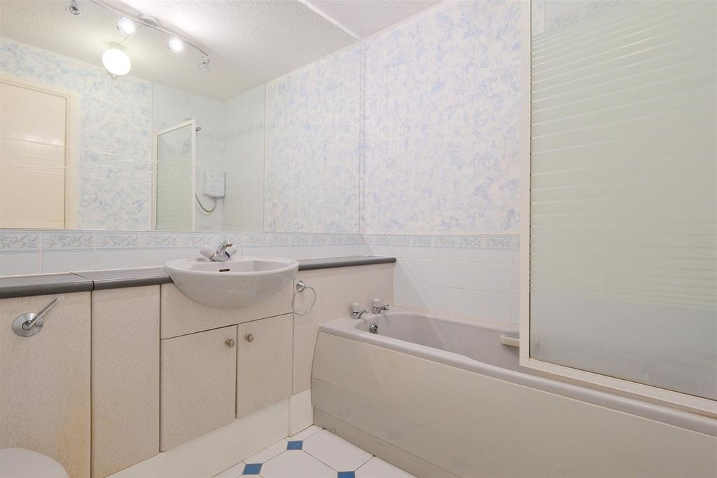 Additional image 19 of 2 bed flat for saleAuchingramont Court, Hamilton ML3