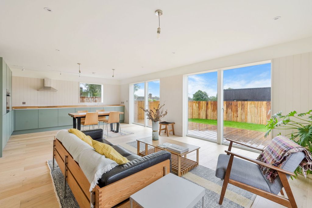 Property photo 1 of 28