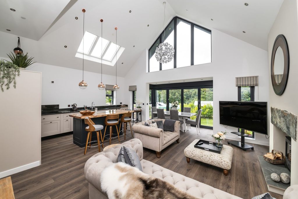 Property photo 2 of 38