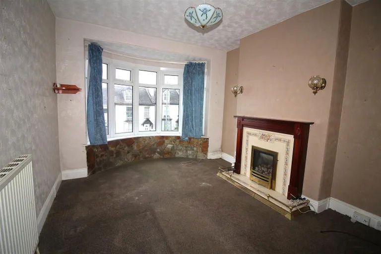 Property photo 2 of 11