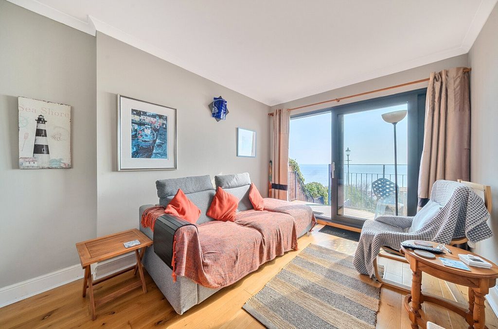 Property photo 3 of 15 Sitting Room