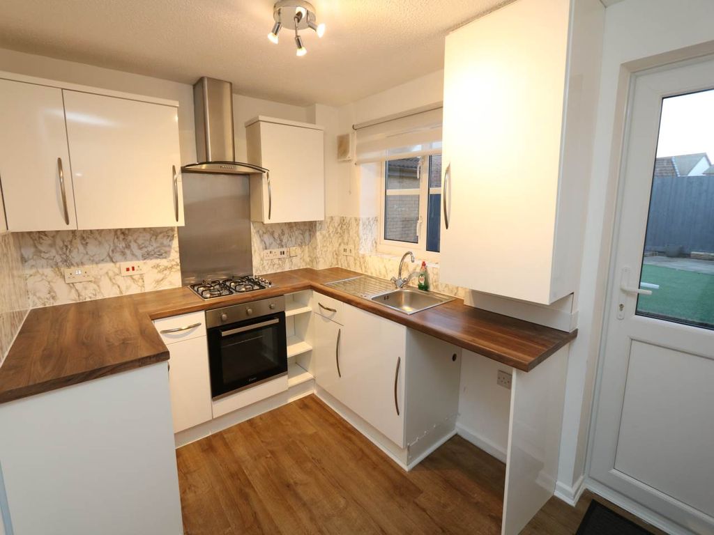 Property photo 2 of 8 Kitchen