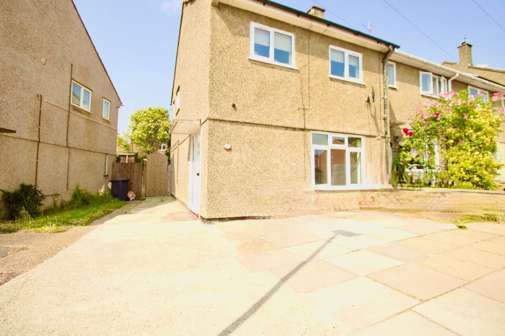 Property photo 1 of 11 Property Front