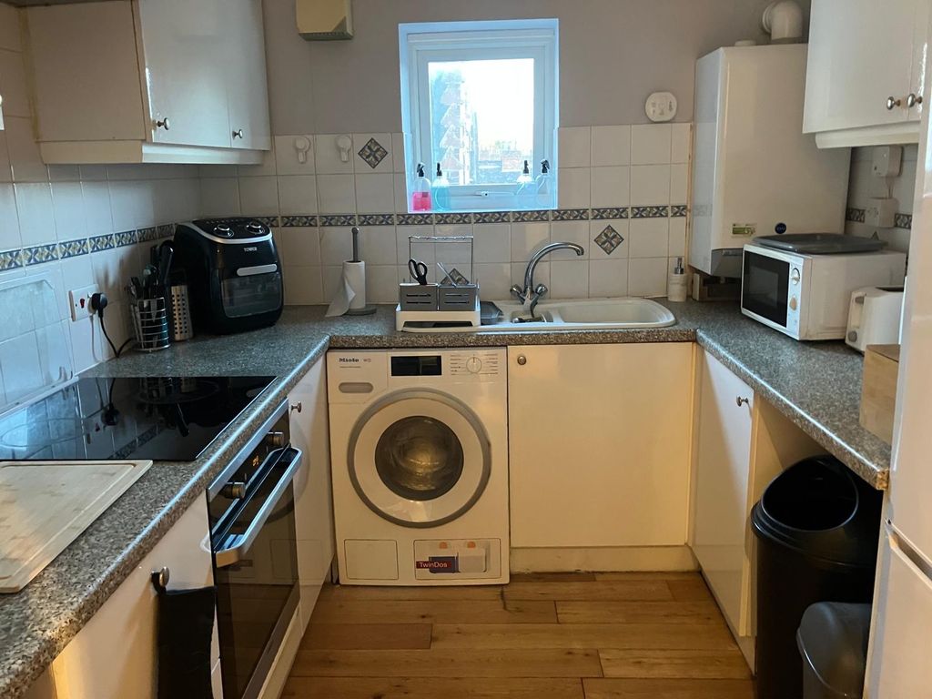 Property photo 1 of 5