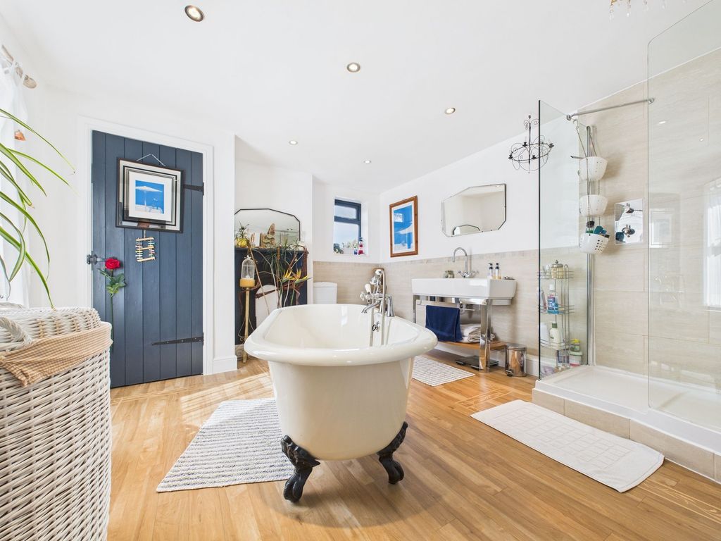 Property photo 3 of 35