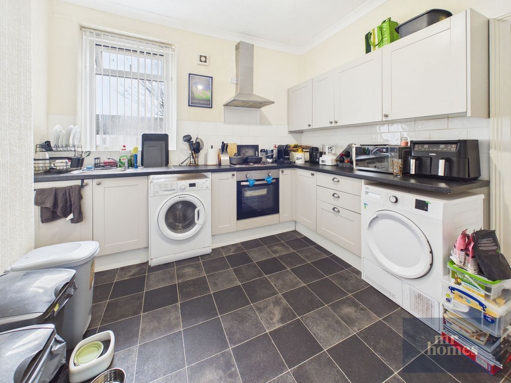Property photo 3 of 25