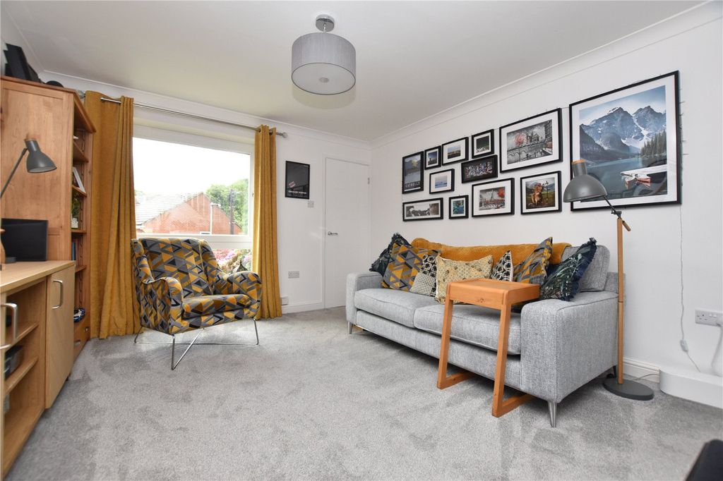 Property photo 3 of 16 Picture No. 12