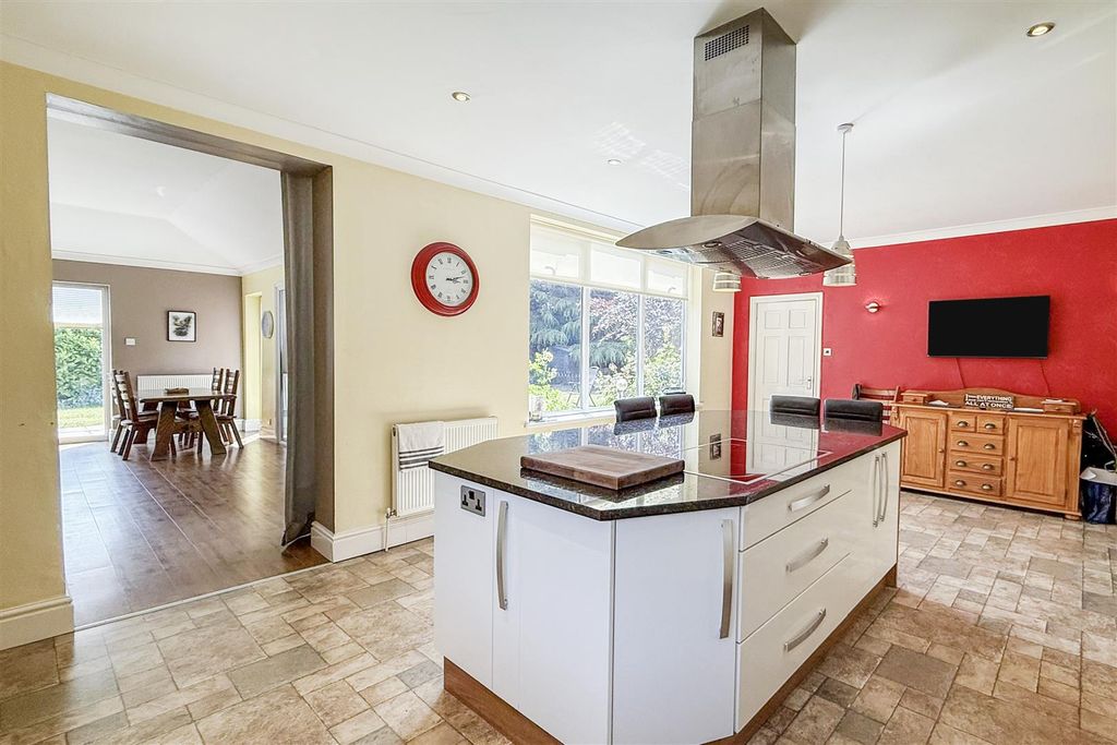 Property photo 2 of 39 Breakfast Kitchen