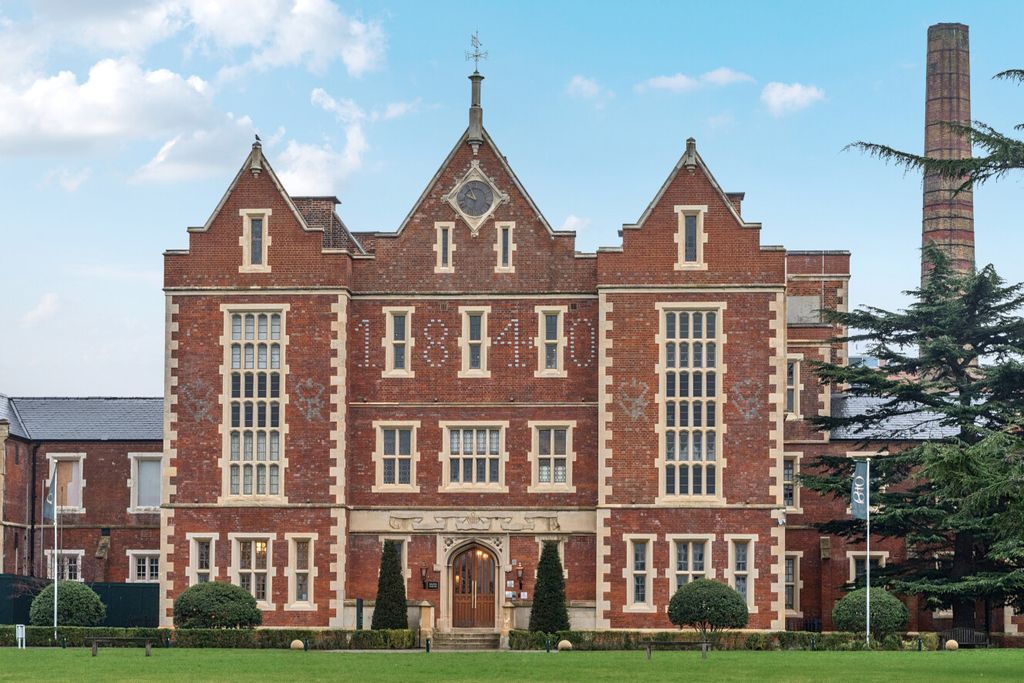 Property photo 1 of 13 1405310-2-6981c9B...