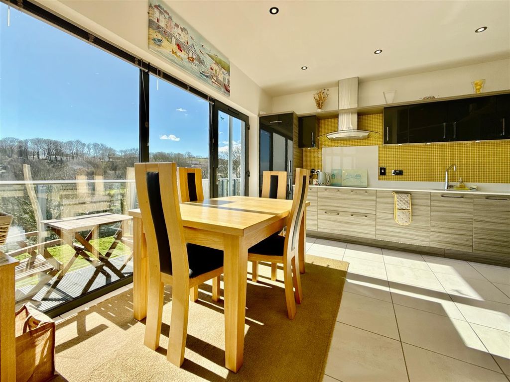 Property photo 3 of 17 Dining Area.Jpg