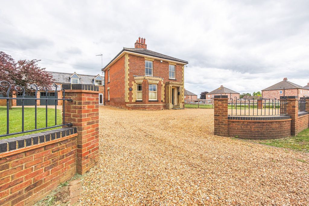 Property photo 1 of 24