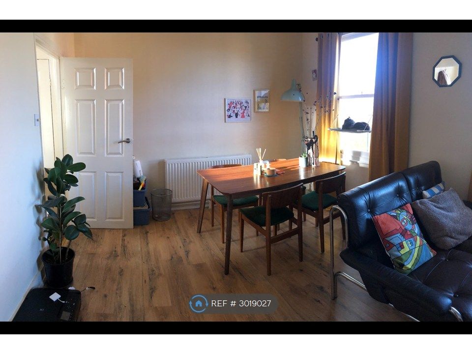Property photo 1 of 10 Lounge
