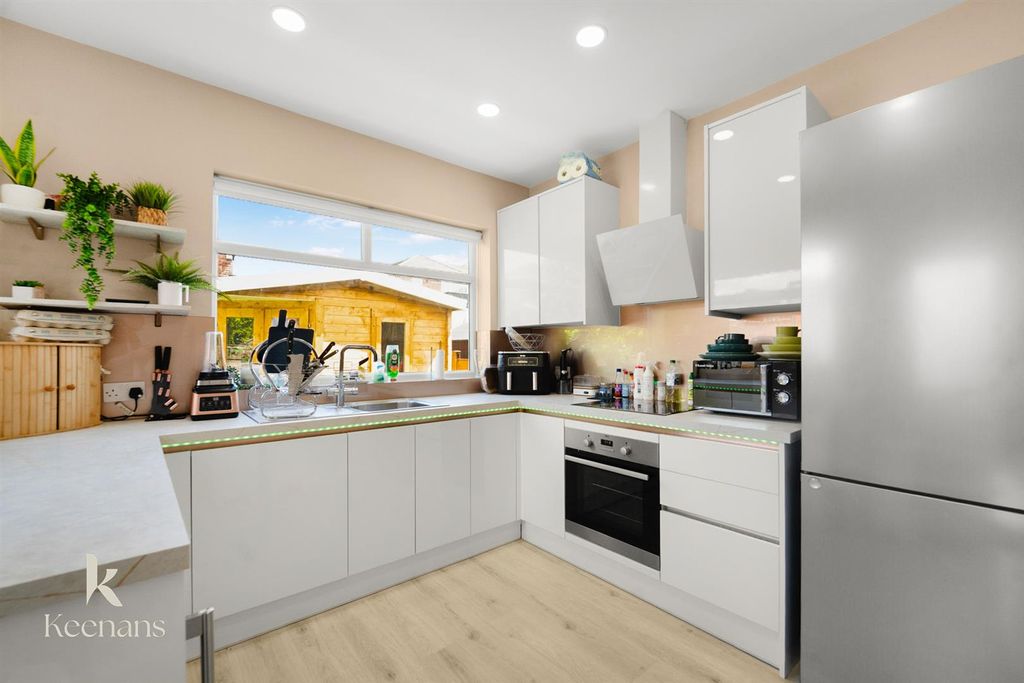 Property photo 2 of 42 Manchester Road-17.Jpg