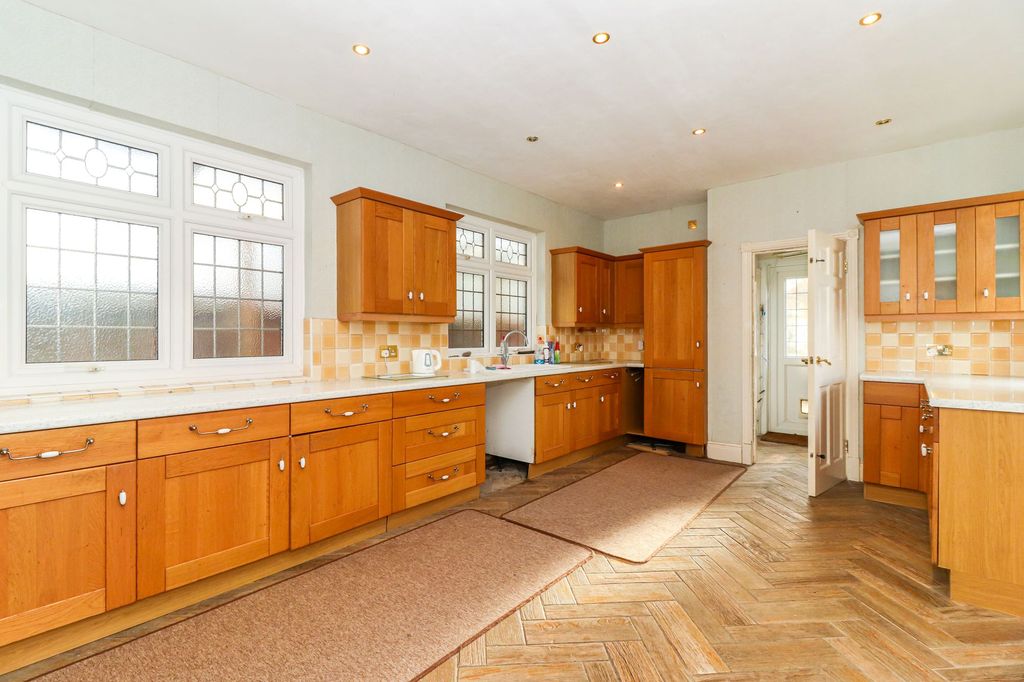 Property photo 3 of 23