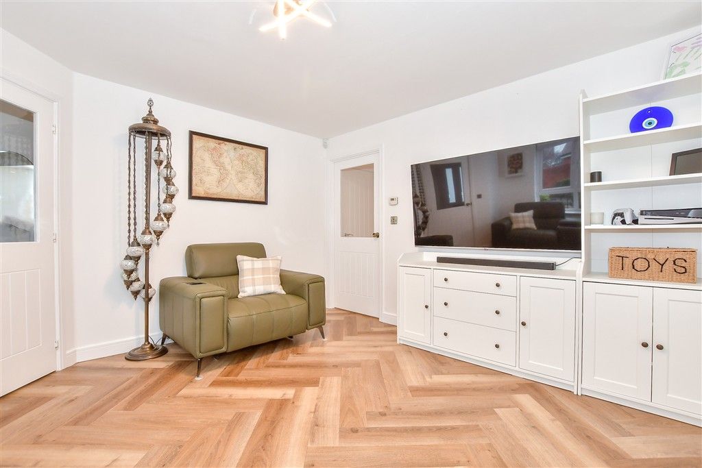 Property photo 3 of 9 Lounge