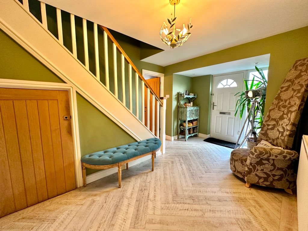 Property photo 2 of 39