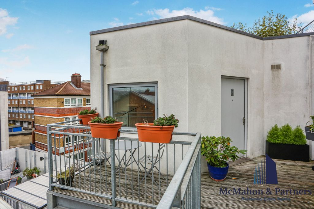 Property photo 2 of 23