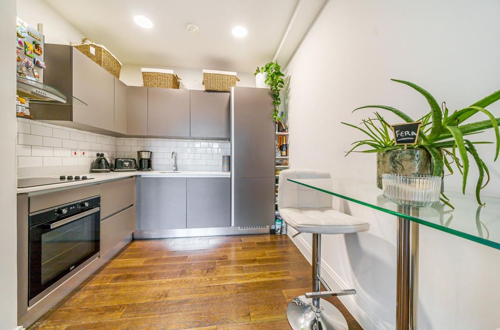 Property photo 3 of 17 Kitchen